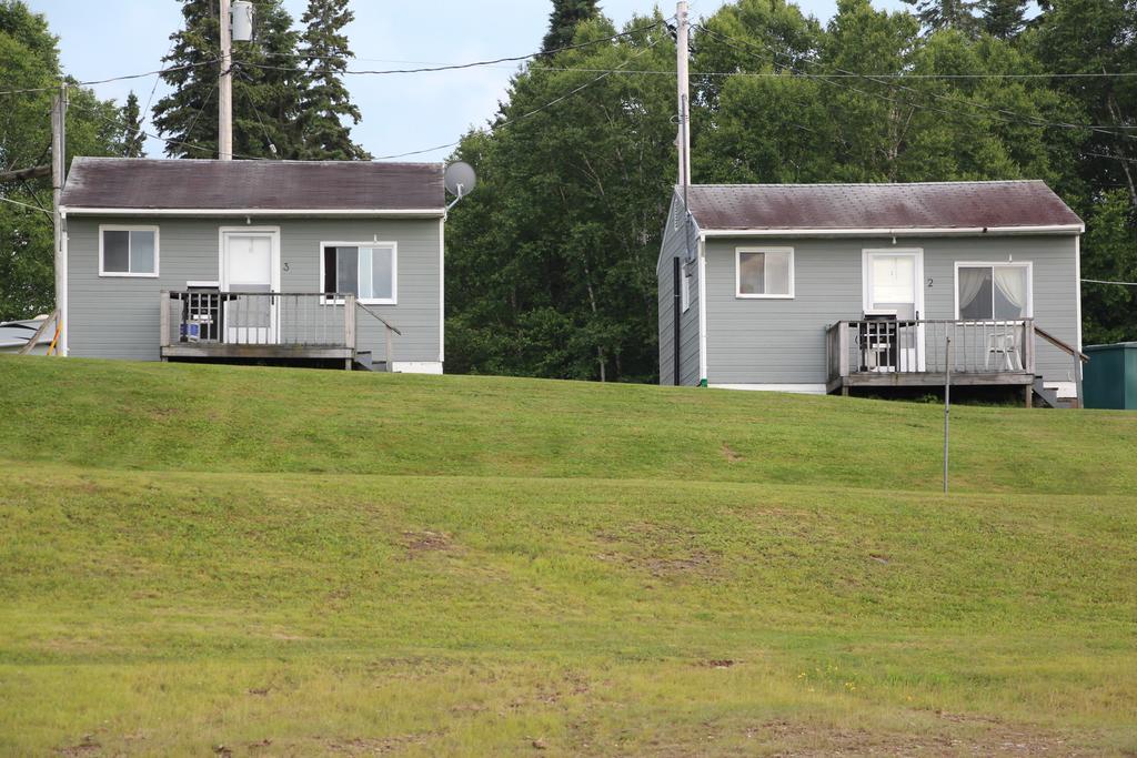 Catfish Lakefront Cabins & Campground Wawa Eksteriør billede
